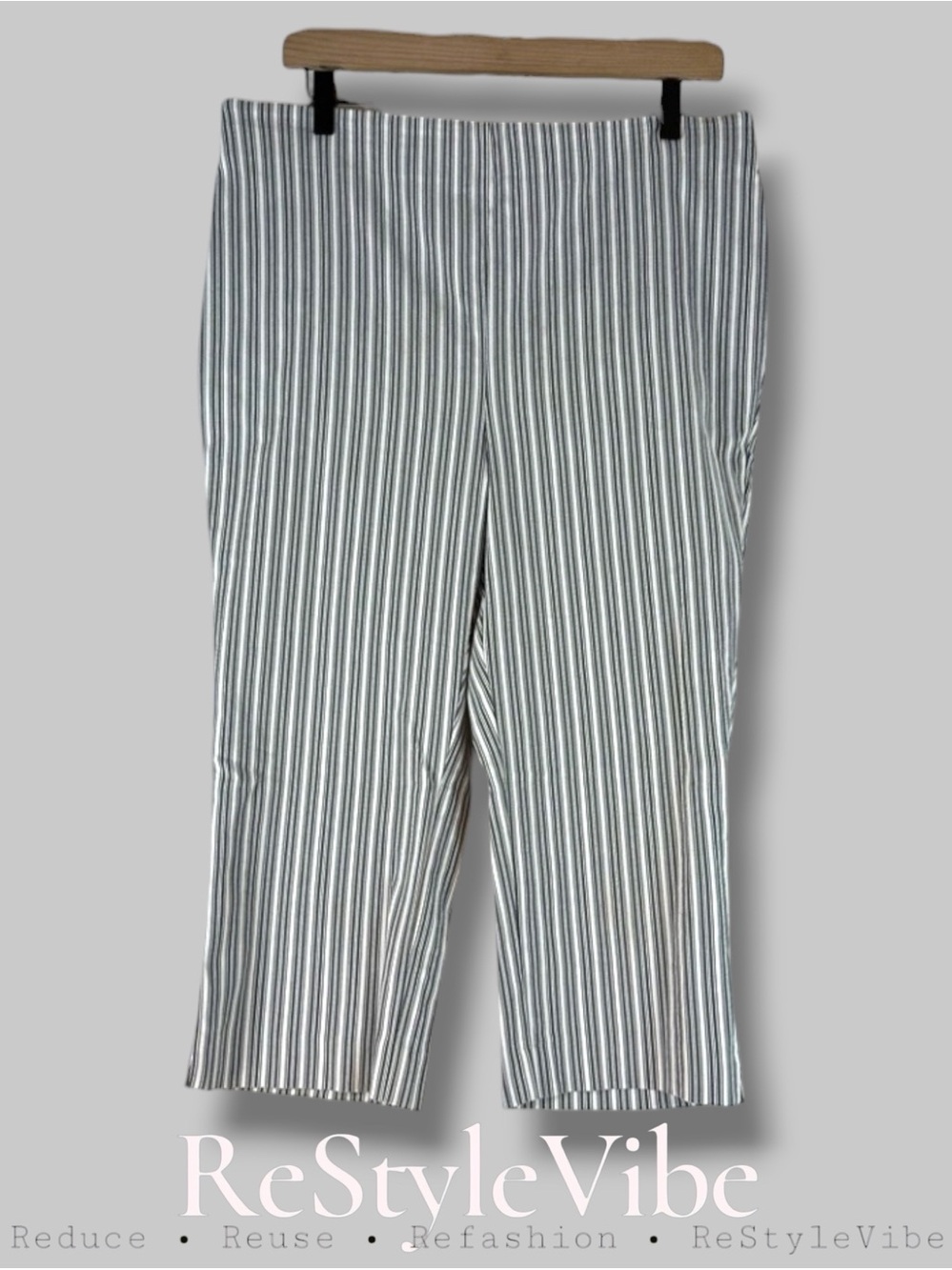 LANE BRYANT Women’s Size 14 Pant Striped Crop Style High Rise Fit Stretch Stripe